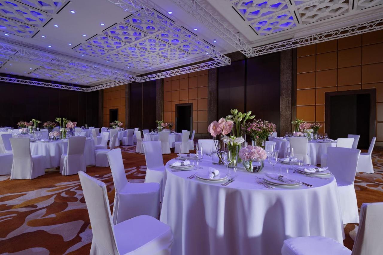 The Ritz-Carlton, Almaty Hotel Exterior foto