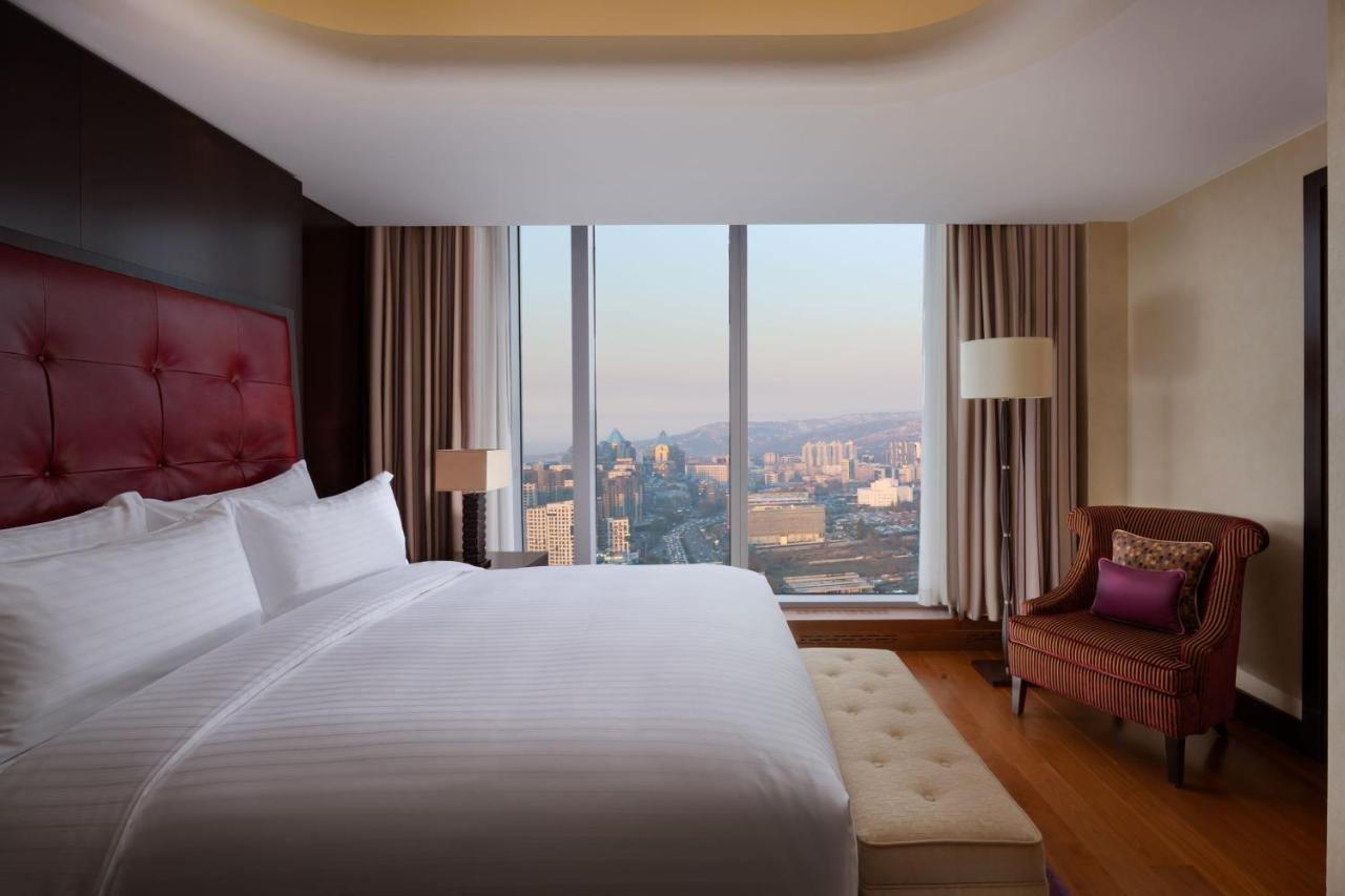 The Ritz-Carlton, Almaty Hotel Exterior foto